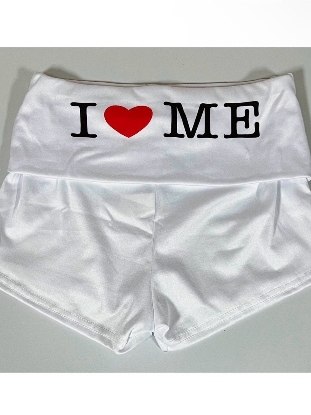 White ‘I ❤️ Heart Me’ Y2K Fold Over Shorts Bottoms Size S ✨ #shorts #casual #y2k